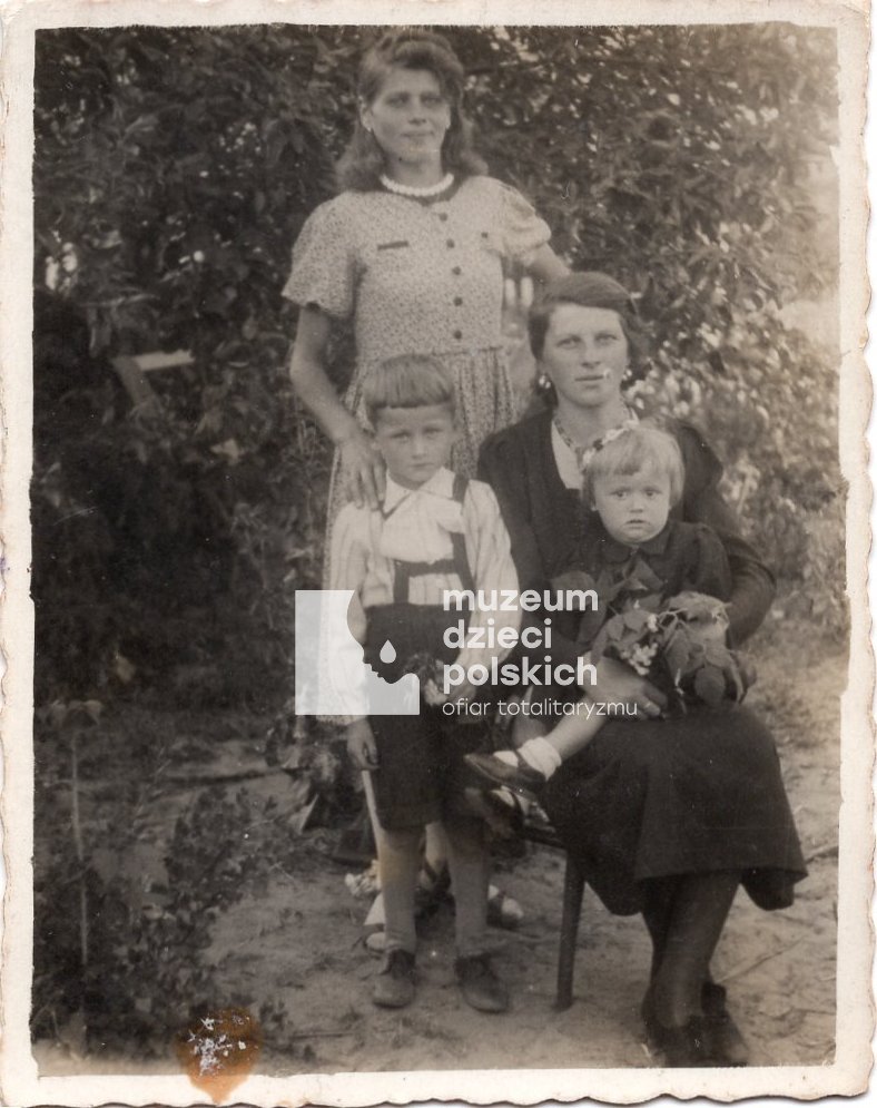 Jan, Krystyna i Władysława Śliwińscy z Bronisławą Suś (zbiory prywatne Jana Śliwińskiego)